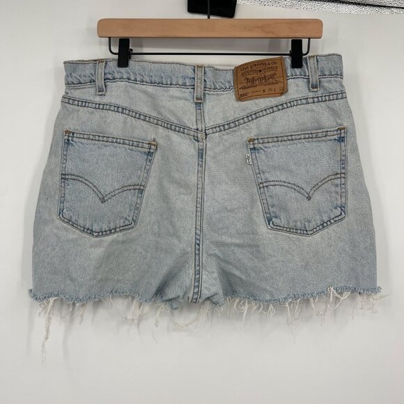Levi's 550 Relaxed Fit Light Wash Distressed Raw Edge Denim Jean Cutoff Shorts - Picture 7 of 14